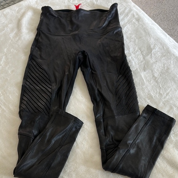 SPANX Shiny Black Leggings - Picture 3 of 10